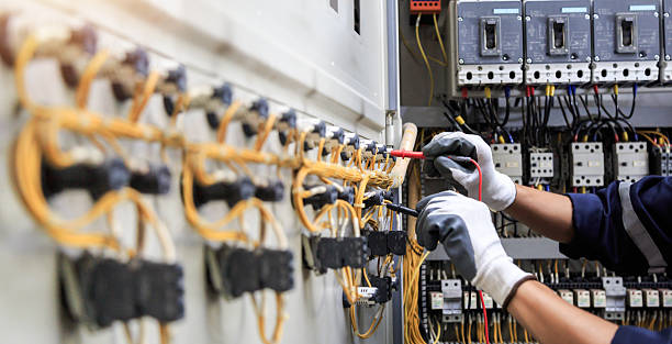 Professional Electrician technician working in Harrison, AR